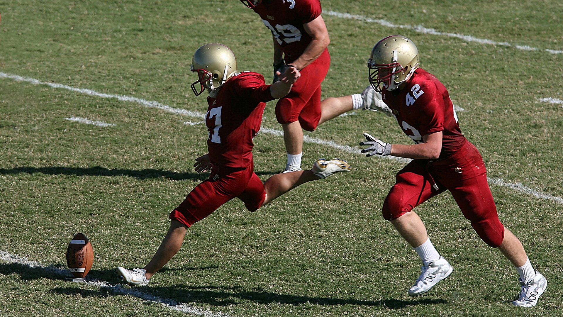 体育新闻中心通报运动装备自主品牌孵化支持计划，运动装备市场